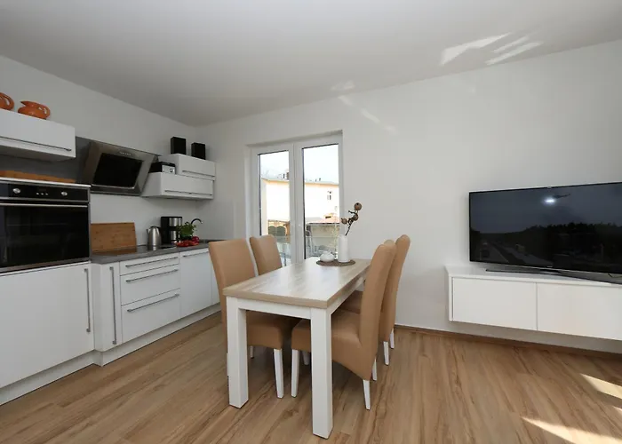 Brise Ahlbeck App 10 *